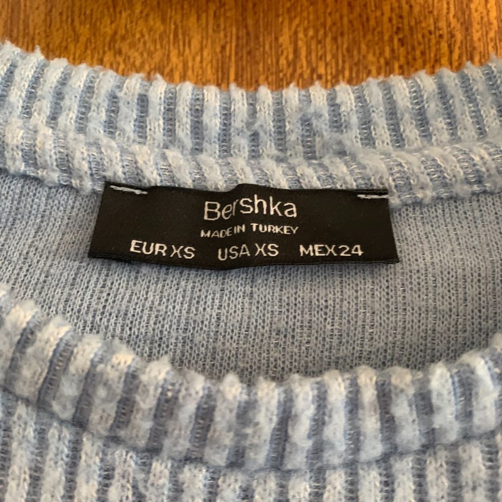 Cropped Sweater - Picture 2 of 4